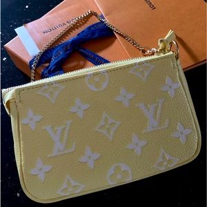 Louis Vuitton Mini Pochette 100% Authentic